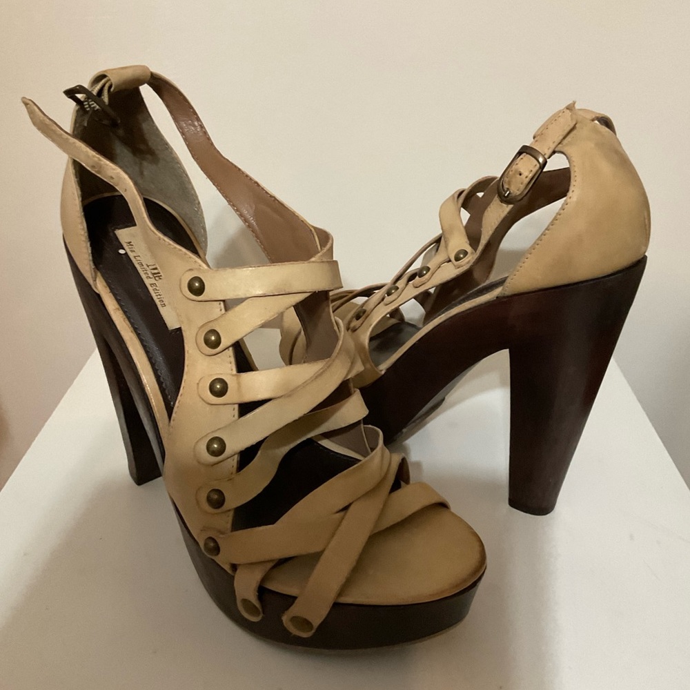 Mia Limited Edition tan sandal